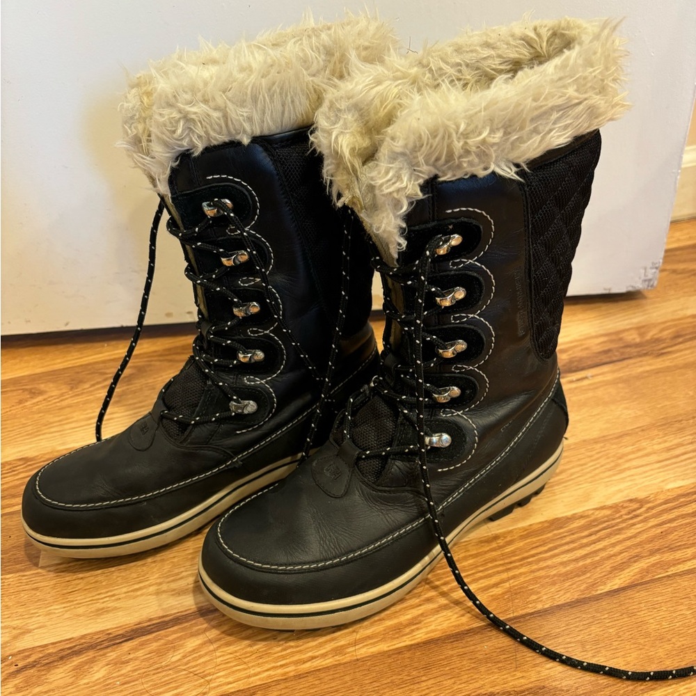 Helly Hansen Women’s Black Snow Boots